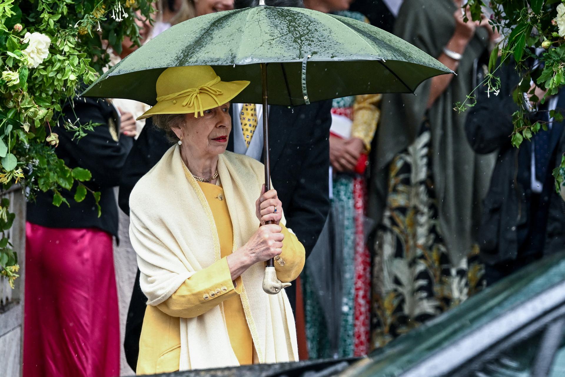 Image default